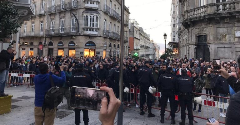 Cánticos celtarras contra el fervor españolista de Feijóo y Casado