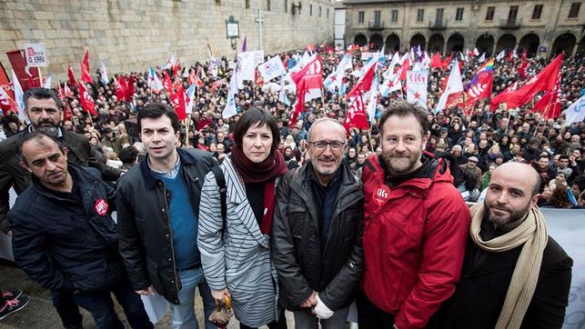 Miles de personas claman en Santiago en contra los «recortes» y la «privatización» de la sanidad gallega