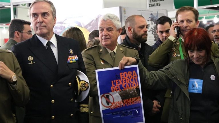 Las fuerzas Armadas temen alguna acción contra ellos en el Salón de la Enseñanza