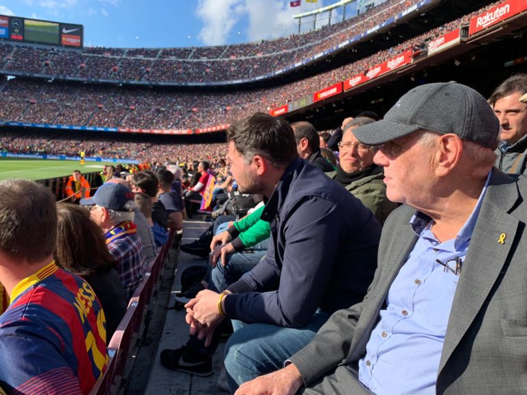 Dos políticos de ERC, uno “culer”, Ernest Maragall, y otro “perico”, Gabriel Rufián, juntos en el derbi catalán Barça – Espanyol  Foto: Marc Puig