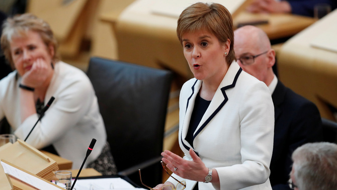 La primera ministra de Escocia quiere un segundo referéndum de independencia antes de 2021