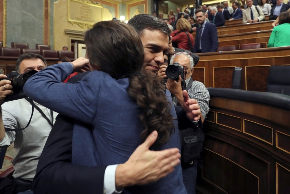 Iglesias felicita a Pedro Sánchez por la victoria electoral y le propone un Gobierno de coalición de izquierdas
