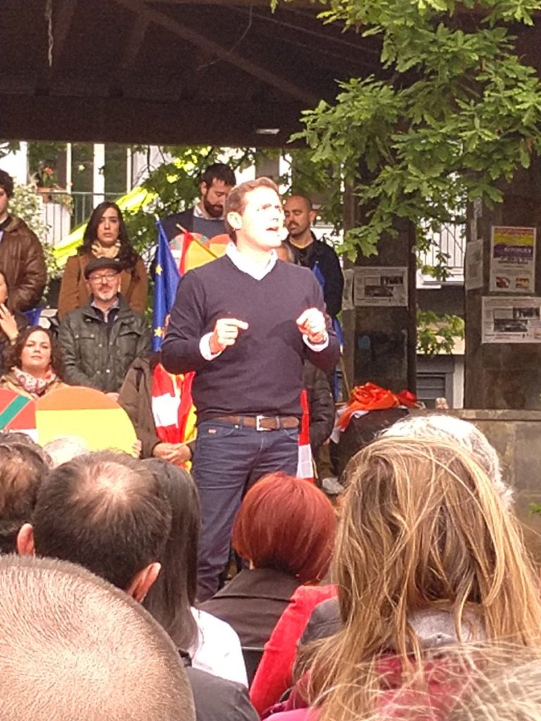 {Video] Demócratas vascos le dan la bienvenida a Ciudadanos en la plaza de Rentería