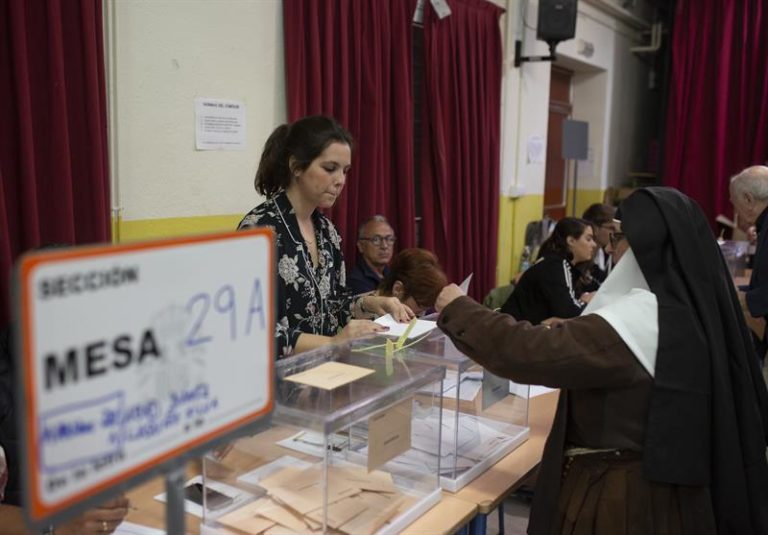 28A.- La participación se sitúa en el 41,49% a las 14.00 horas y sube 4,6 puntos respecto a 2016