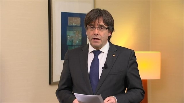 Puigdemont acusa al PSOE de «participar en un acto de odio» por la quema del muñeco en Coripe (Sevilla)