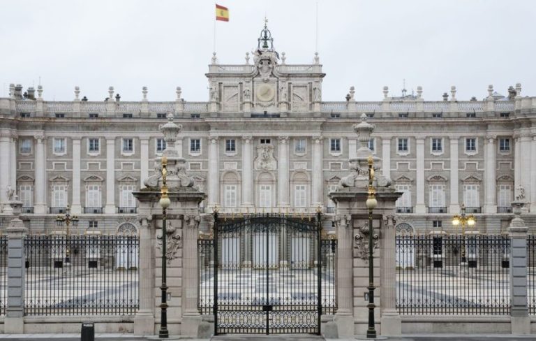 El Parlament presentará alegaciones a la suspensión del TC de la comisión de la Monarquía