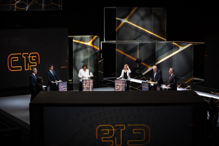Los presos políticos en el Congreso y los eventuales ganadores, ERC y BComú, marcan el debate de los alcaldables por Barcelona