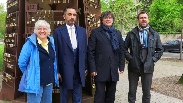 Puigdemont apela a situar a «voces libres» en la UE y la de Forn en Barcelona