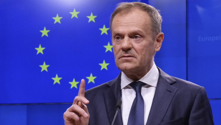 Donald Tusk plantea un reparto con el socialista Timmermans en la Comisión y el alemán Weber en la Eurocámara