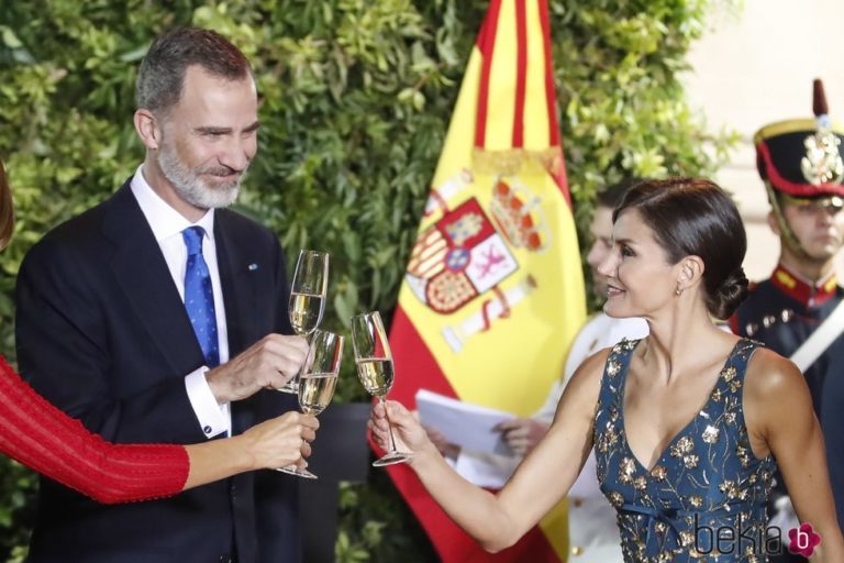 La Casa Real oculta 10.000 botellas de vino de la bodega ‘secreta’ de Zarzuela que están preparadas para la festividad de San Juan