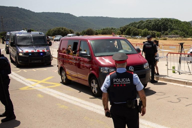 Los siete Presos Políticos  llegan a la cárcel de Lledoners (Barcelona)