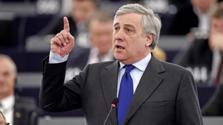 El ultranacionalista Tajani defiende el no a la acreditación de Puigdemont para apoyar al bloque del 155