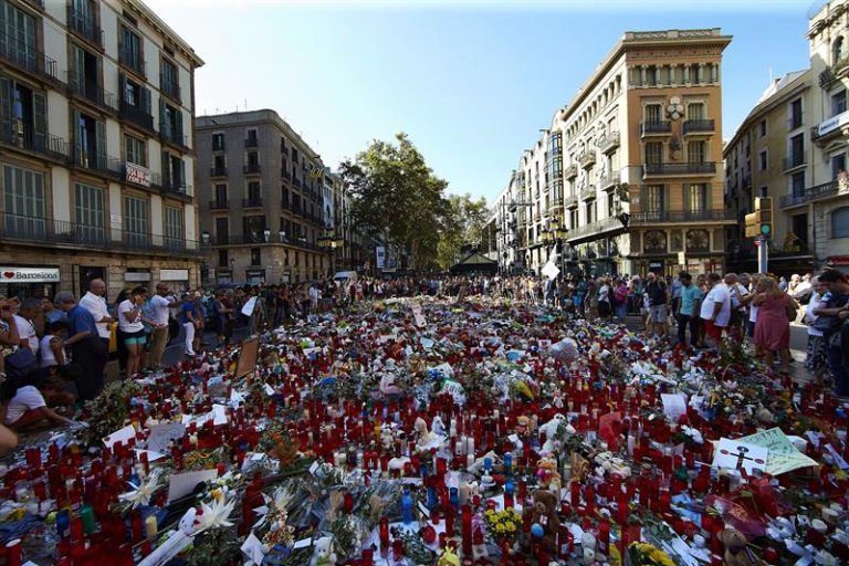 El Parlament de Catalunya cita a los periodistas de ‘Público’ por las nuevas revelaciones sobre los atentados del 17-A en Barcelona