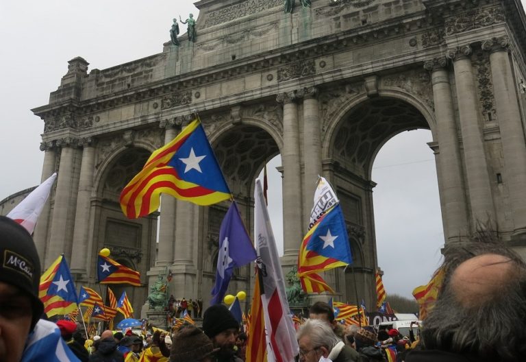 La Democracia y el Procés se manifiestan este martes en Estrasburgo con la duda del President