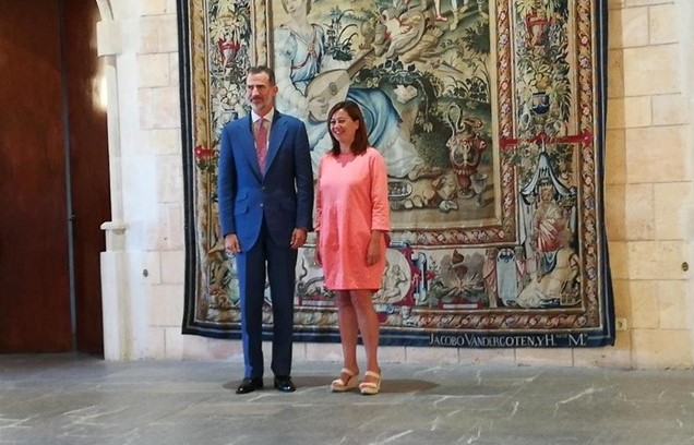 Comienza el posado fotográfico del verano para Felipe VI con sus vasallos y familia