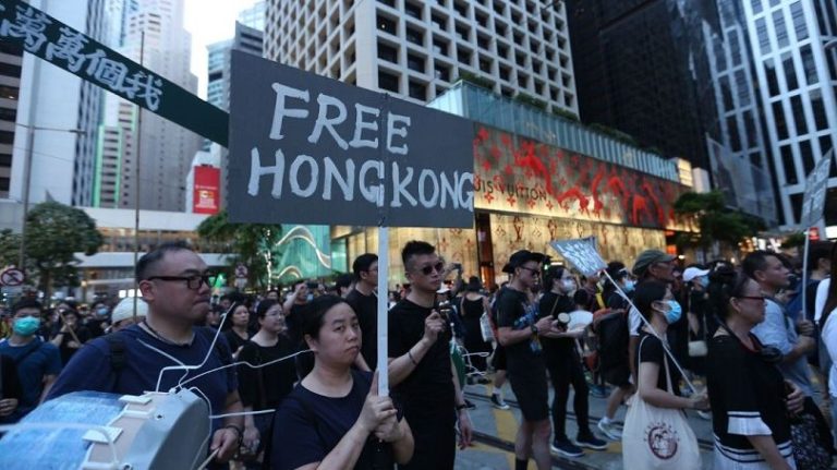 [Vídeo] ‘Vía Catalana’ convocada por Hong Kong por la libertad y la democracia