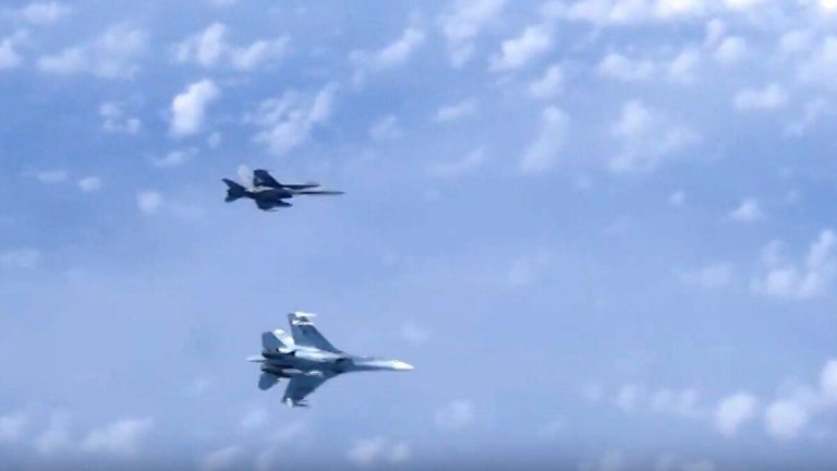 Un caza español de la OTAN, repelido por los escoltas del avión del ministro de Defensa de Rusia