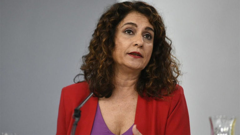 María Jesús Montero: «El fundador de Open Arms no está legitimado para realizar peticiones de asilo»