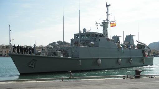 [Vídeo] ‘Marca España’: Tienen que rescatar al buque de la Armada que encalla en las labores de rescate del avión siniestrado en Murcia