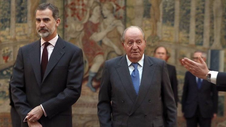 ¿Se intenta blindar al Rey Emérito para evitar que caiga la primera muralla de protección de Felipe VI?