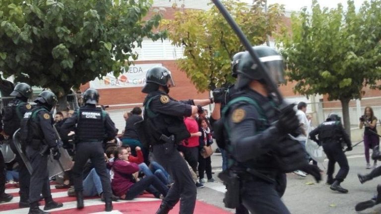 El facha Rivera afea a Sánchez el «desprecio» de no condecorar a los guardias civiles enviados para golpear a los catalanes en el 1-O