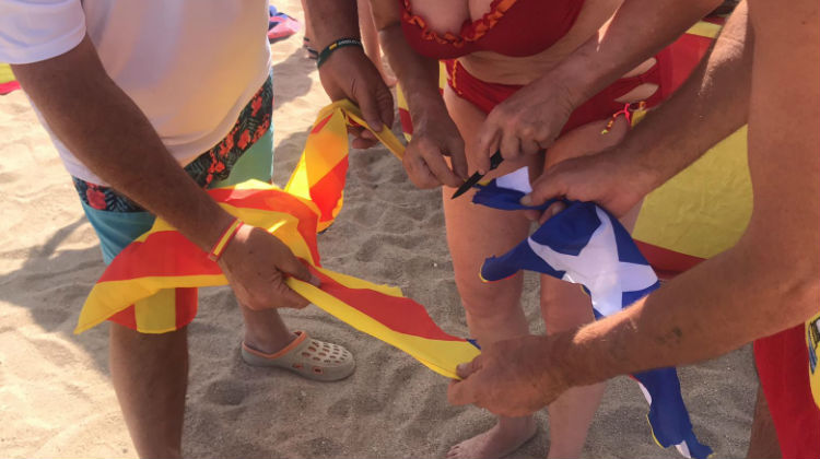 [Vídeo] Ridículo acto de impotencia de unionistas del GARCE en una playa de Pineda de Mar, BCN