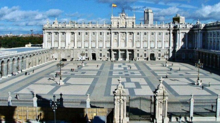 Corrupción de Estado: En el Palacio Real se explota a personas con discapacidad