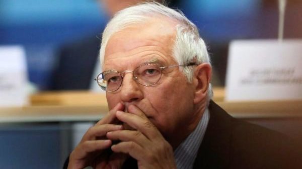 Borrell pide a todo el mundo que agradezca a la Policía la violencia que ha utilizado en Barcelona