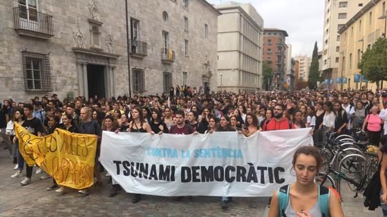 Empieza la Batalla de la Democracia: Carreteras cortadas y movilizaciones ahora en Barcelona y resto de Catalunya
