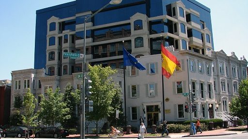 La psicosis contra Catalunya hace que la Embajada española en Washington contrate a una empresa de comunicación por 15.000 dólares para un mes