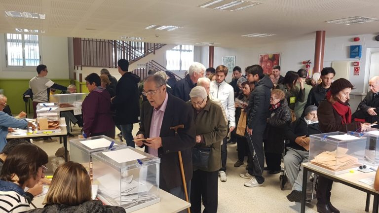 #10N La participación se sitúa en el 37,93% a las 14.00 horas y baja 3,5 puntos respecto al 28A