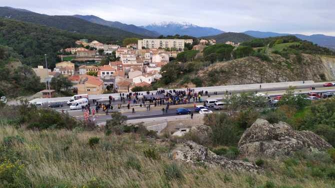 [Vídeo] Tsunami Democràtic corta la frontera en La Jonquera durante tres días y prepara conciertos