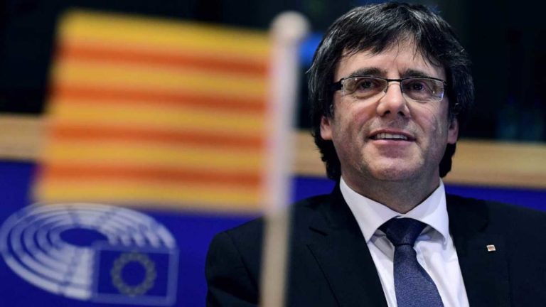 Guantazo de Carles Puigdemont a «España Global» y al Estado