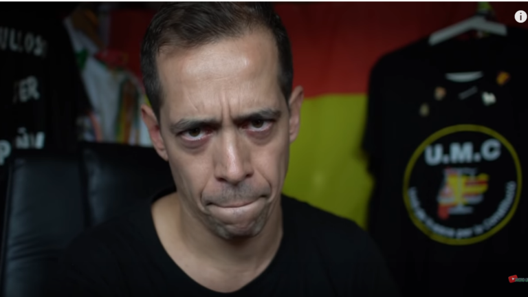 [Vídeo] El youtuber de Jusapol que presento su dimisión entre sollozos es desenmascarado