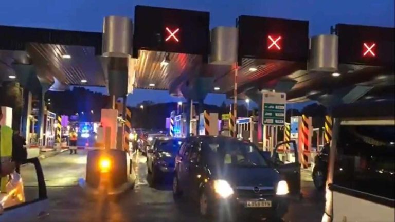 Retenciones de varios kilómetros en el peaje de Irún, alentados por Tsunami Democràtic