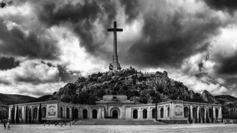 Se da luz verde para exhumar a las primeras víctimas enterradas en el Valle de los Caídos