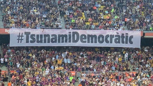 Tsunami Democràtic desafía a Barça y Madrid a dejar leer ‘Spain, sit and talk’ en el Clásico del Camp Nou