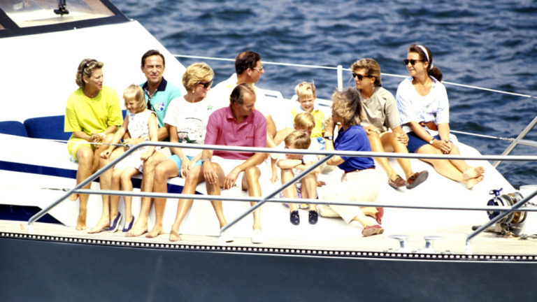 La Monarquía española se devalúa hasta hundir sus barcos