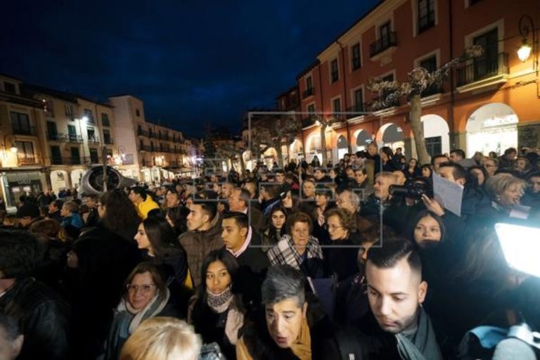 [Vídeo] Manifestación de apoyo a los violadores condenados en Aranda de Duero