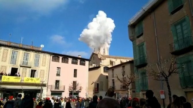Explosión pirotécnica en la Fiesta del Pí de Centelles con al menos 14 heridos