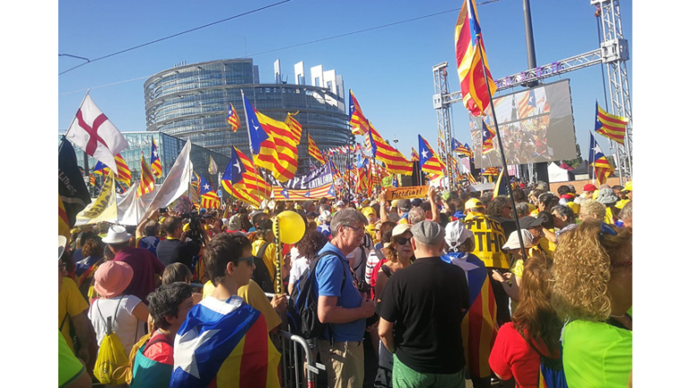 ‘Omplim Estrasburg’ convoca un «acto de apoyo a Puigdemont y Comín» coincidiendo con el primer pleno del 2020 en la Eurocámara