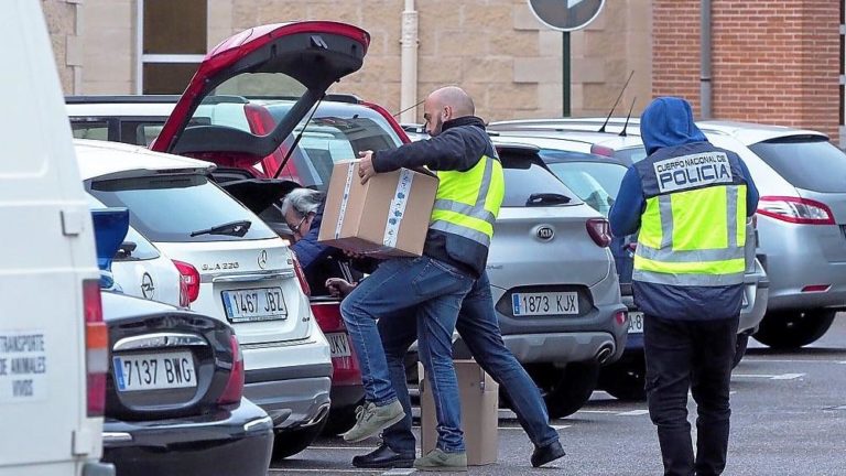 Investigan a policías nacionales españoles por la desaparición de material decomisado