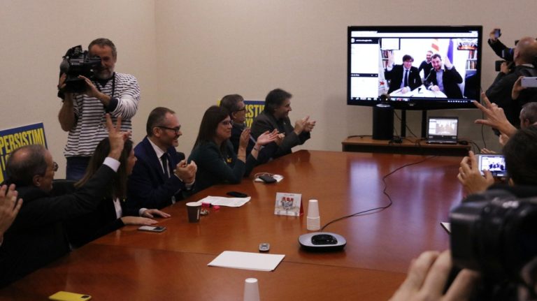 El President Puigdemont: «La próxima reunión del grupo parlamentario la haremos en Cataluña»