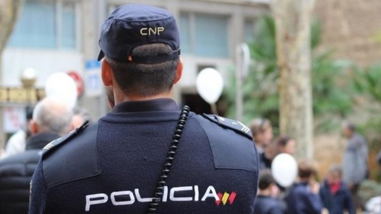 Marca España: Un policía español sancionado por encañonar a una prostituta cuando le reclamaba el importe del servicio