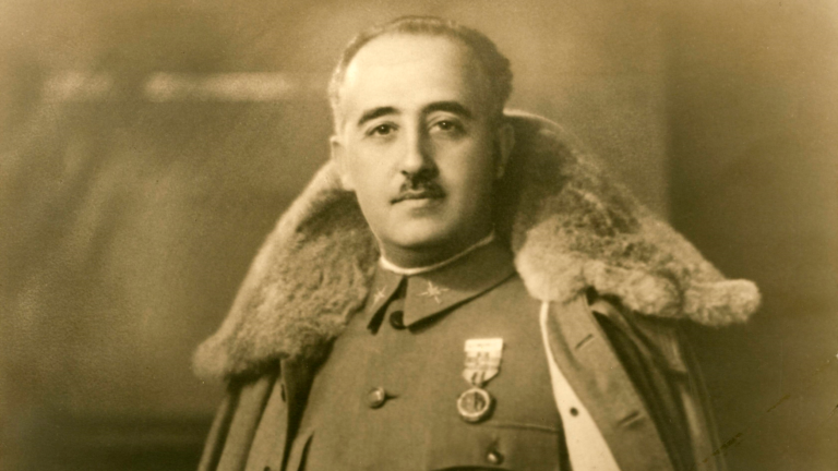 El Senado ve «una falta de respeto» calificar a Franco de genocida