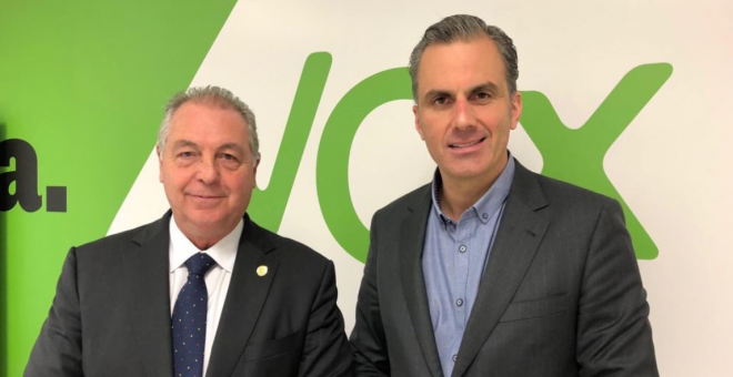 Jesús Delgado, líder de Vox Melilla junto al Secretario General, Javier Ortega Smith.