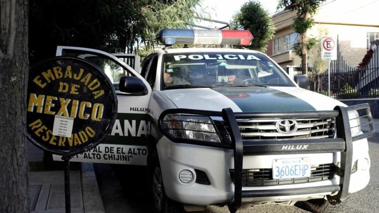La Fiscalía de Bolivia pide a España un informe sobre la presencia de los GEO en la Embajada de Mexico