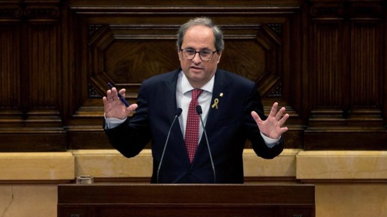 El Parlament encara este lunes un pleno con la espectación de ver votar a Torra a pesar del TS