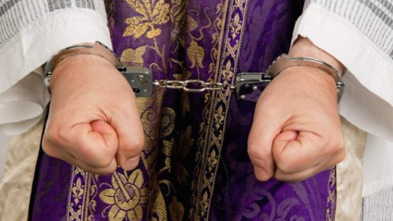 [Vídeo] La justicia #MarcaEspaña deja libre un cura que envió un vídeo sexual a una menor