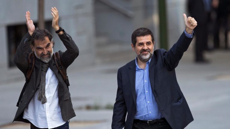 Jordi Cuixart y Jordi Sánchez piden el primer permiso para salir de la cárcel 48 horas